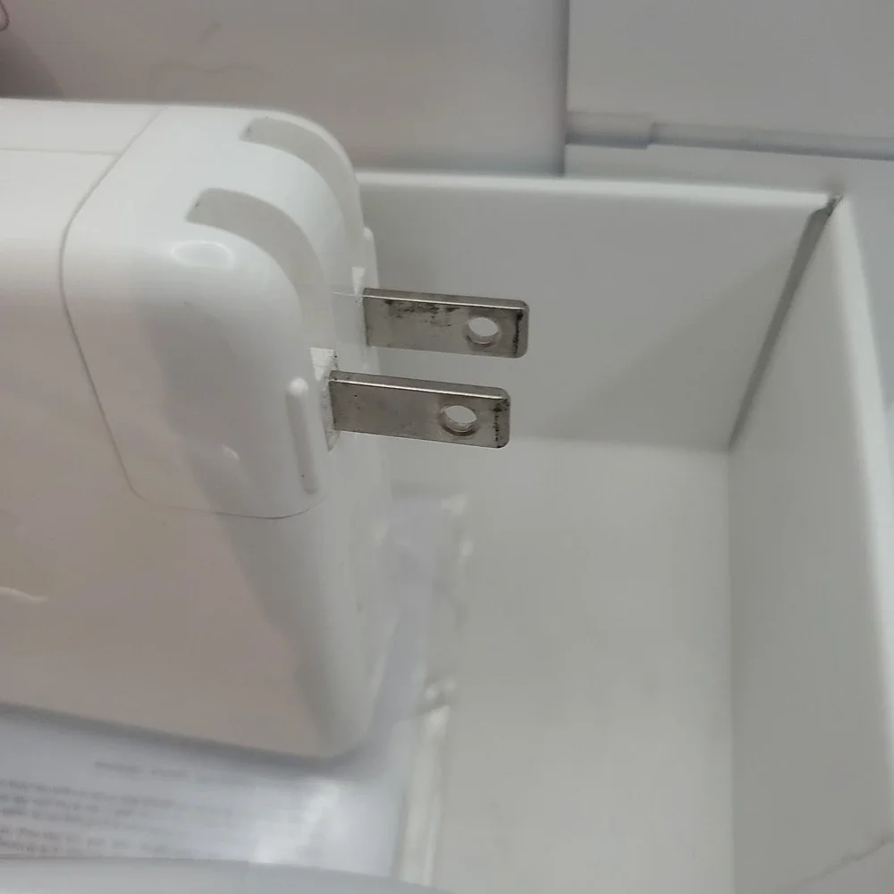 Apple 85w MagSafe Power Adapter MC556ll/B w/ Original Packaging CIB